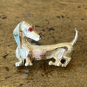 Vintage Gold-Tone Dachshund Wiener Dog Brooch Pin – 1 1/8” x 3/4”